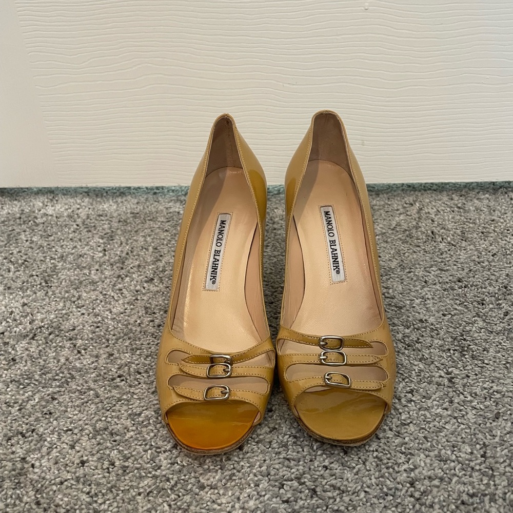 MANOLO BLAHNIK Women’s Short Heel